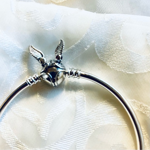 ✨ NWT Harry Potter Golden Snitch Bangle Bracelet - Picture 3 of 12